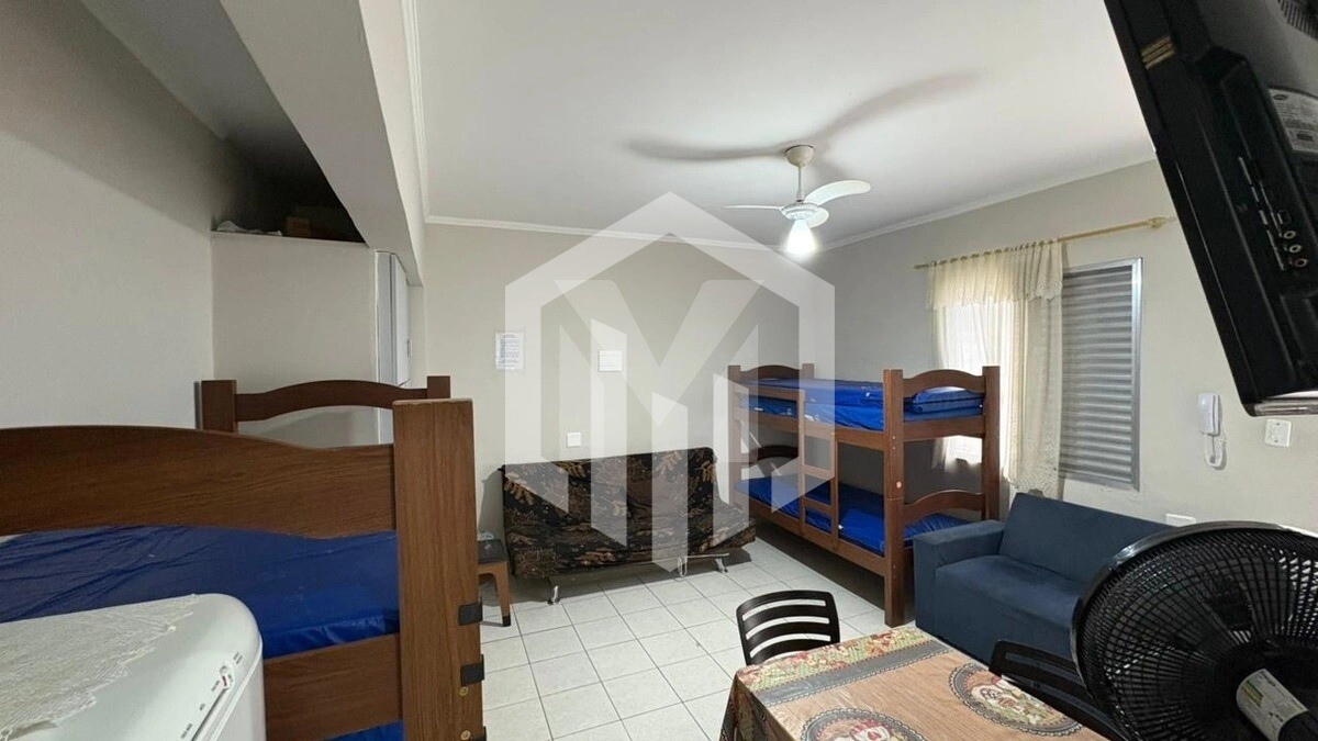 Kitnet de 30m² no Boqueirão, a poucos passos do mar, com vaga rotativa e ótima localização