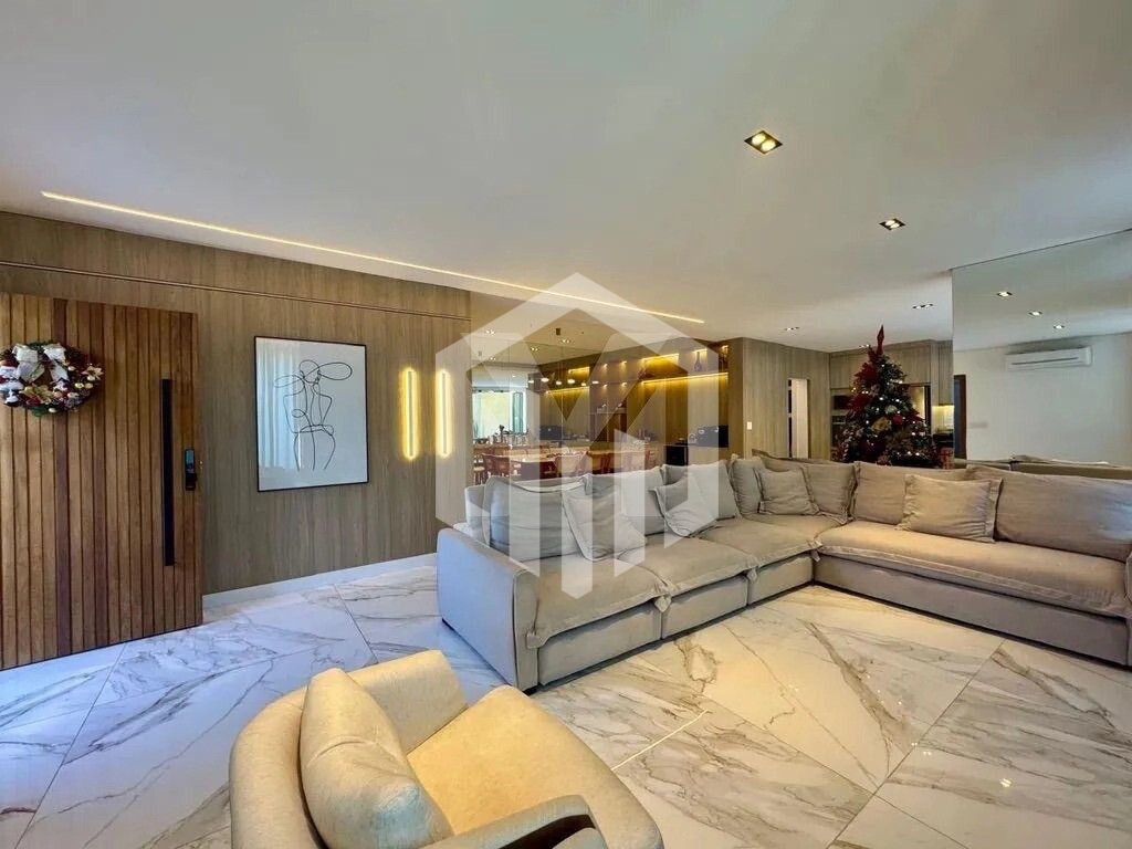 Casa de 4 suítes, piscina e espaço gourmet no Canto do Forte, Praia Grande