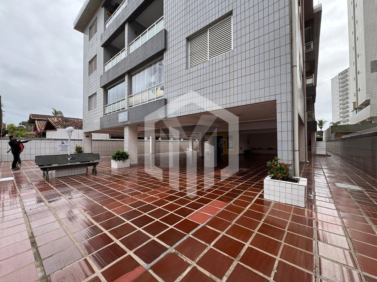 Apartamento de 2 dormitórios semimobiliado a 70m da praia em Praia Grande