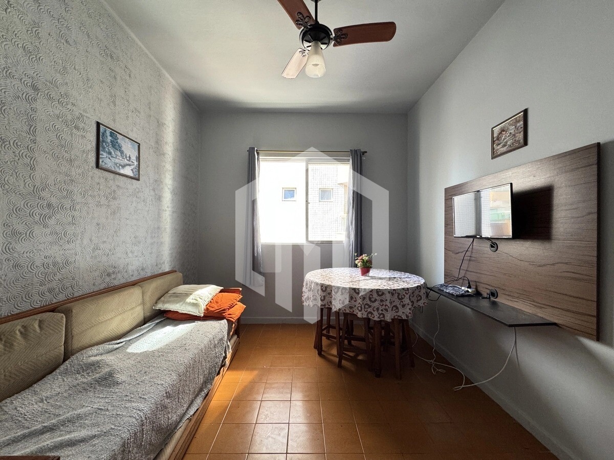 Apartamento 1 dormitório semimobiliado na Caiçara, Praia Grande, com vaga e documentação em ordem