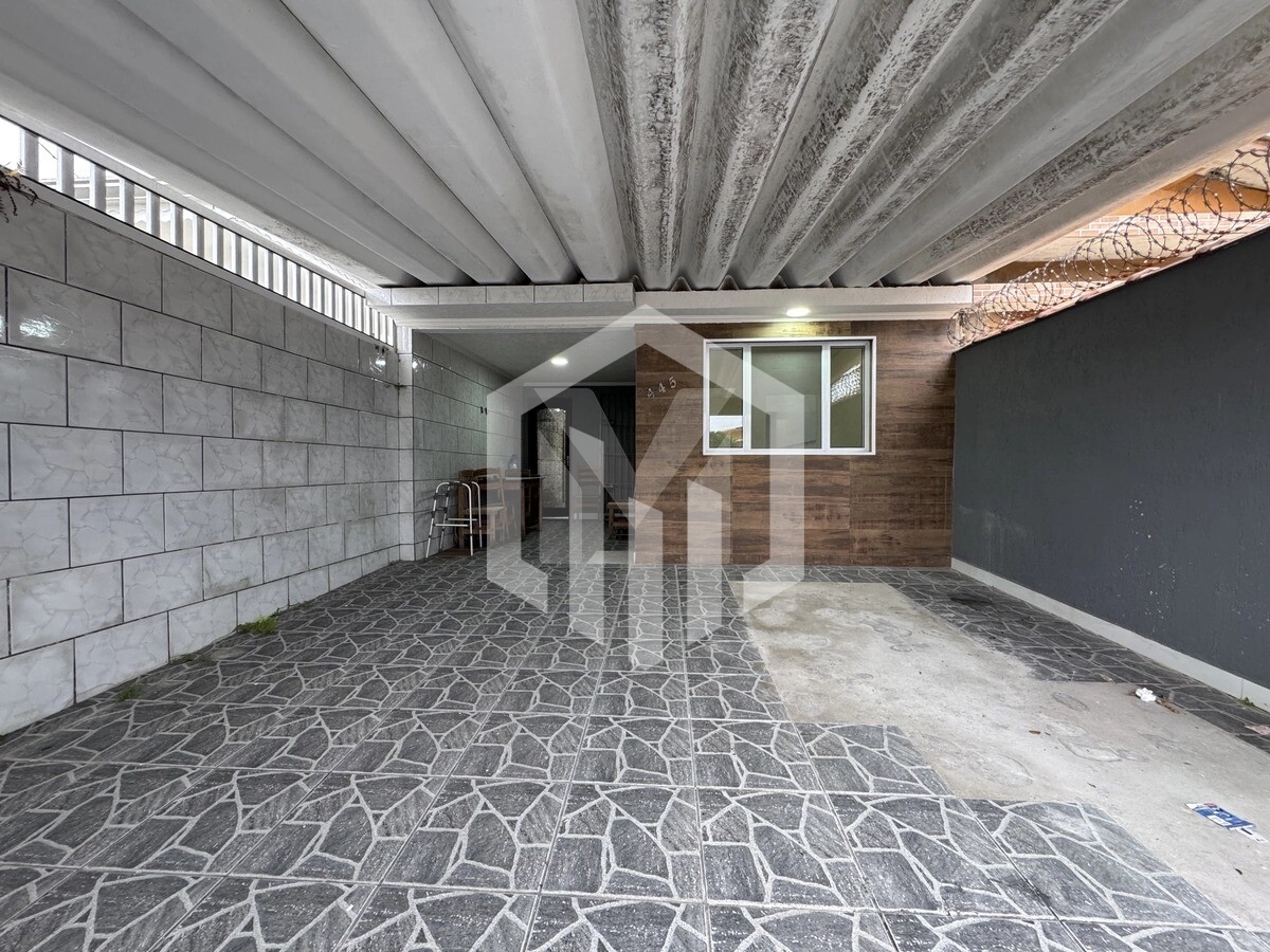 Casa com 2 dormitórios, 1 suíte, garagem e localização privilegiada em Caiçara, Praia Grande
