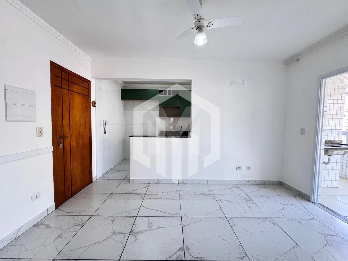 Apartamento de 2 dormitórios no centro de Praia Grande, próximo à praia e com 2 vagas de garagem