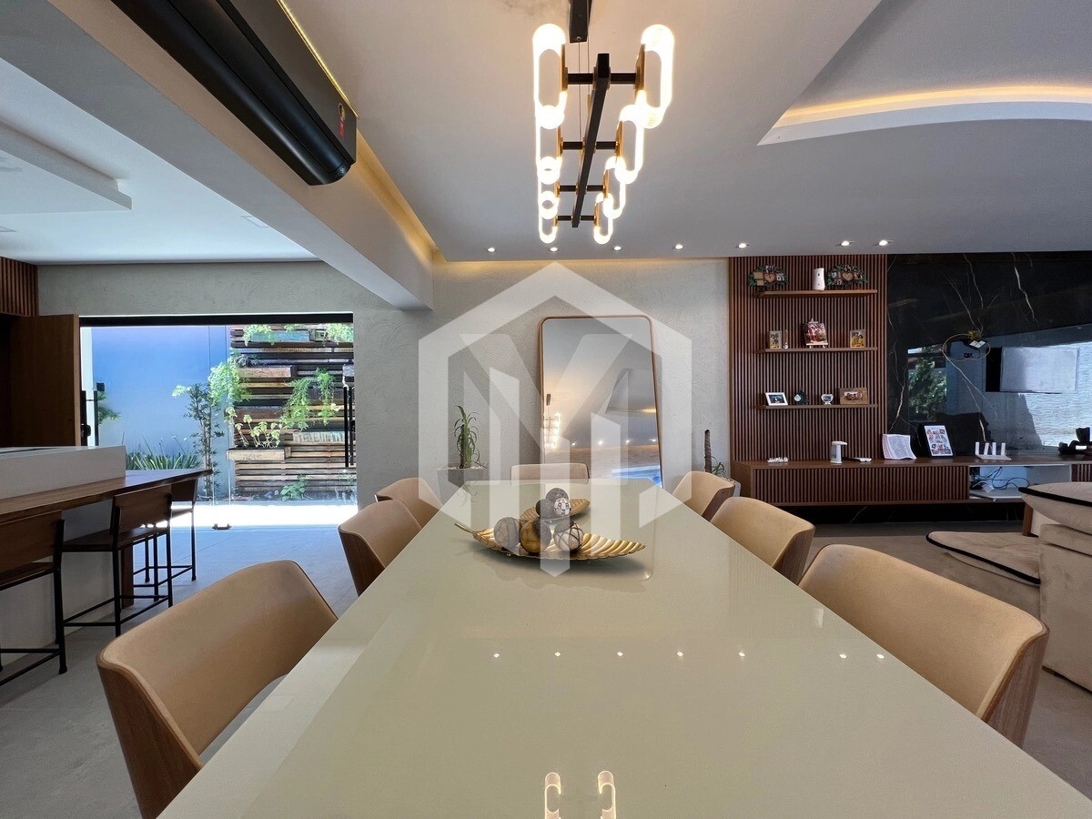 Casa de alto padrão com 4 suítes, piscina e sauna em Itanhaém