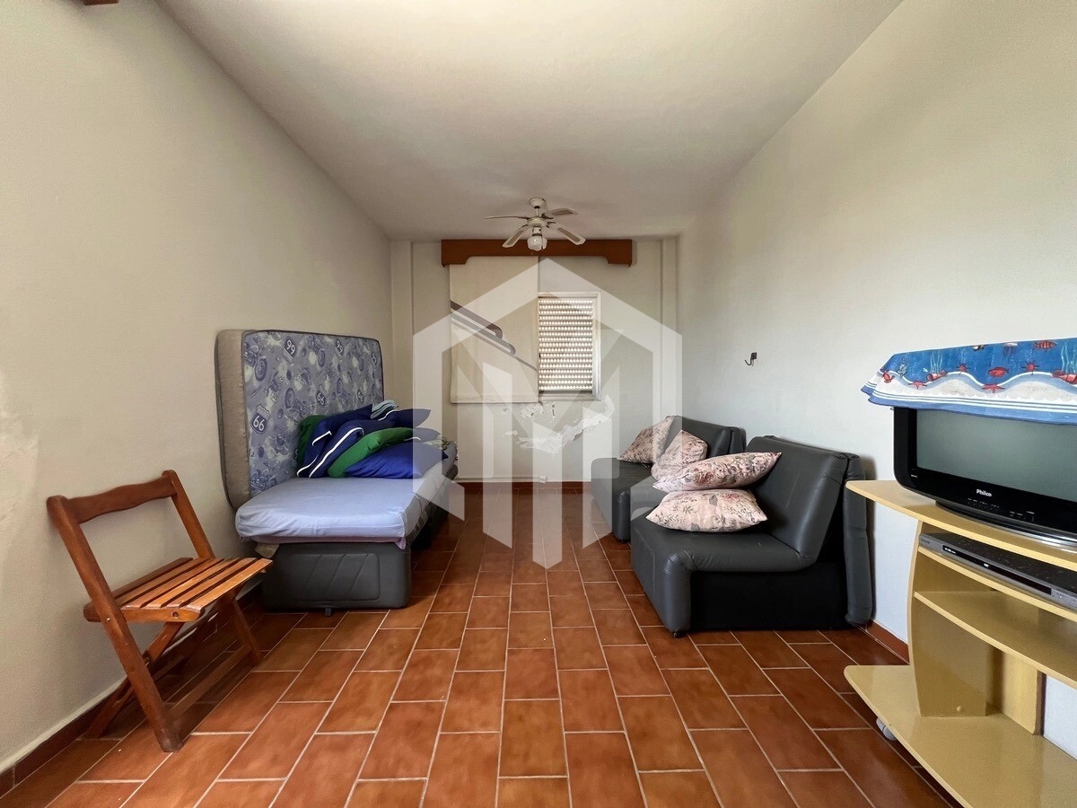 Apartamento de 1 dormitório na Vila Caiçara com sacada frente ao mar e vaga de garagem