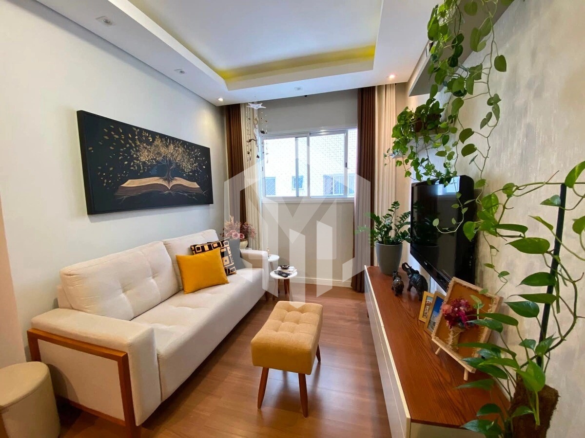 Apartamento semimobiliado de 2 dormitórios na Guilhermina, Praia Grande, próximo à praia e comércio