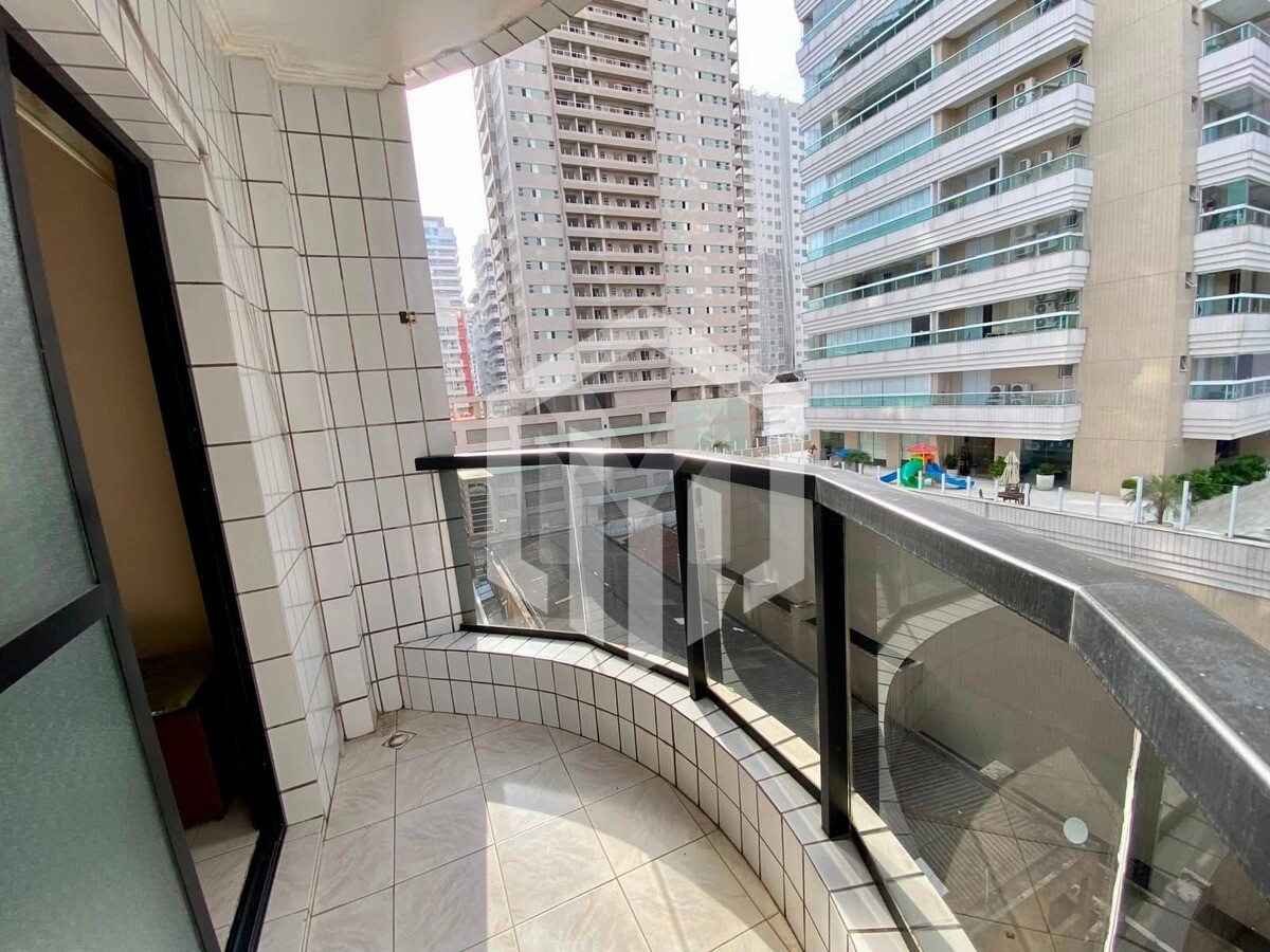 Apartamento de 79m² no Canto do Forte, 2 dormitórios, suíte, piscina e vaga a 250m da praia