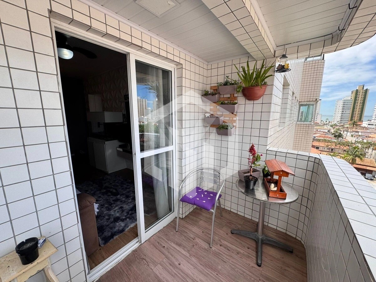 Apartamento de 79m² na Guilhermina com 2 suítes, 2 sacadas, vaga e lazer próximo à praia por R$420 m