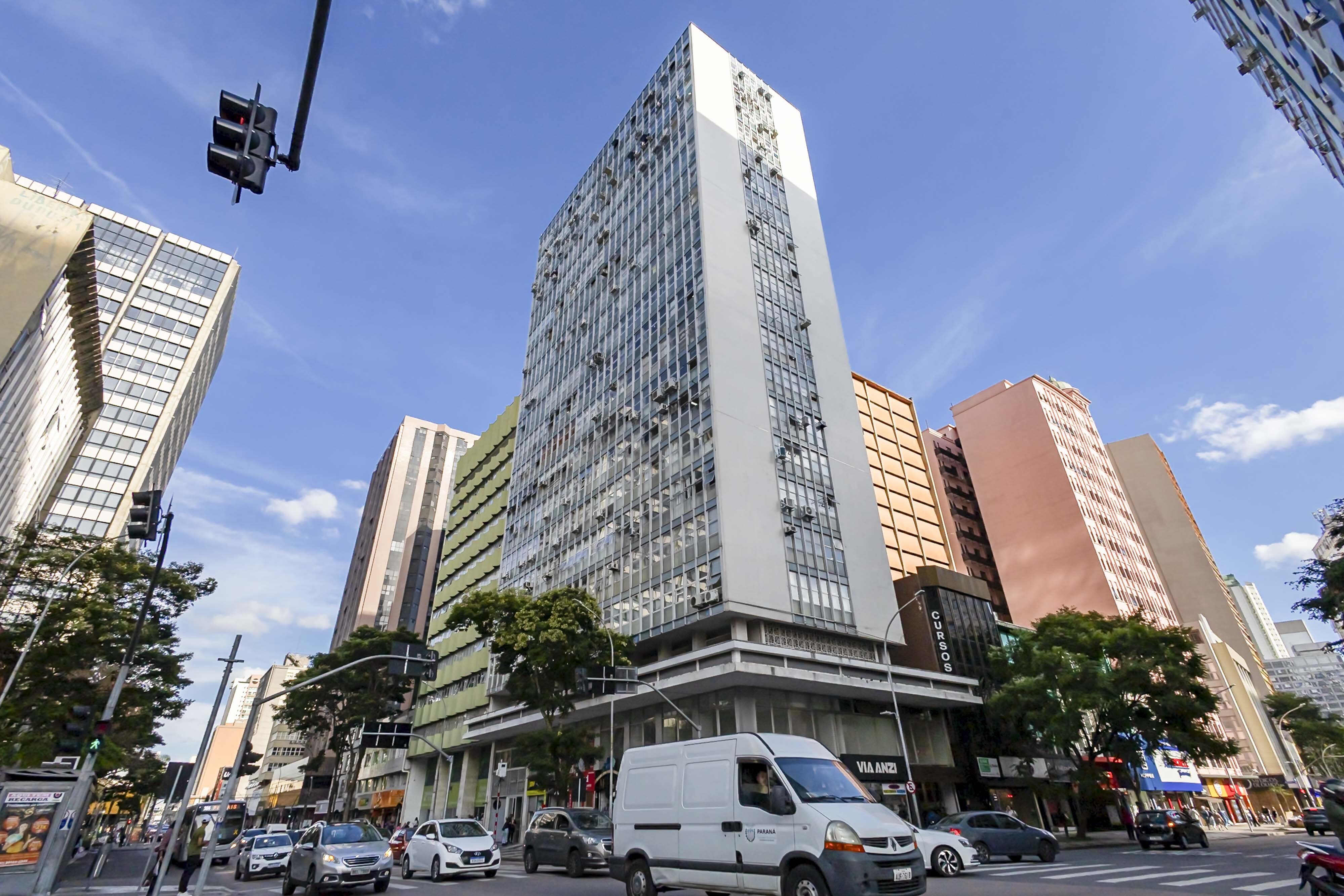 SALA COMERCIAL À VENDA NO CENTRO DE CURITIBA!