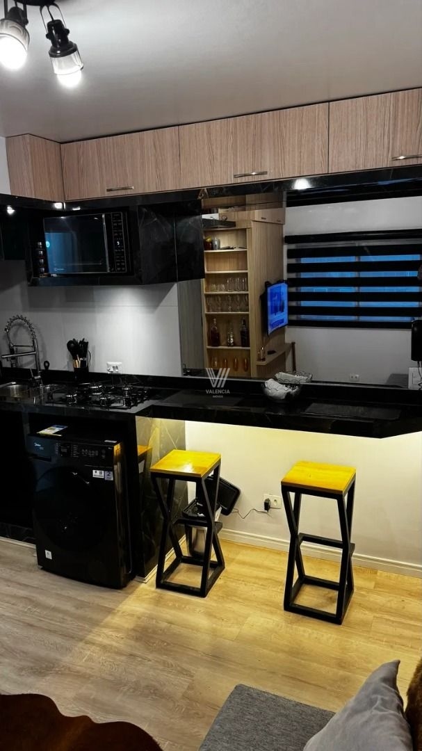 Apartamento | 1 quarto | 24 m² privativos | 35 m² totais | Mobiliado | Totalmente reformado | 1 vaga | Centro – Curitiba/PR