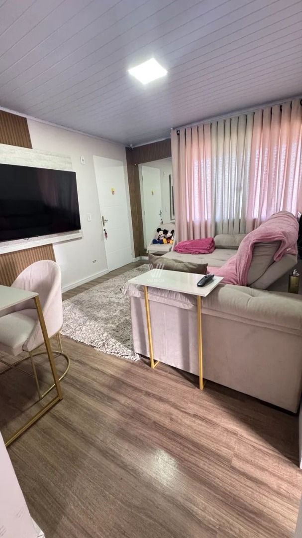 Apartamento | 3 dormitórios | 56 m² privativos | Mobiliado | Cozinha com móveis sob medida | 2 quartos com móveis planejados | 1º andar | Condomínio fechado com salão de festas | 1 vaga coberta | Pinheirinho – Curitiba/PR