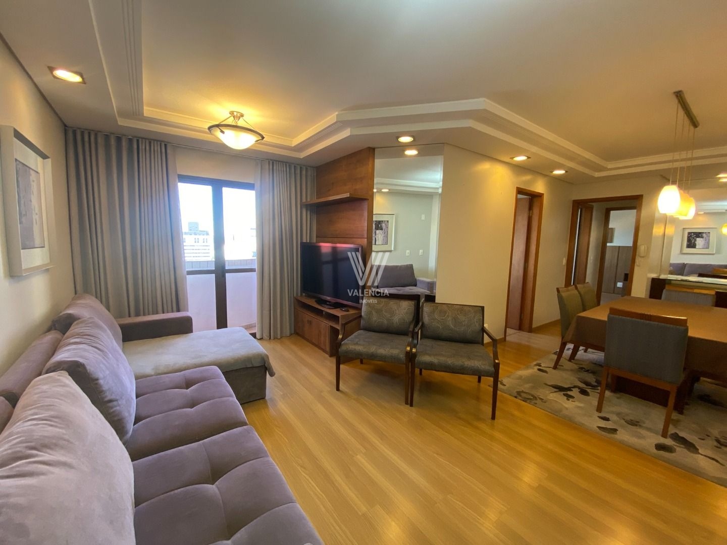 Apartamento 3 dormi | 1 suíte | 73m² priv | Porteira fechada | Sacada com vista livre | Aquecimento a gás | 1 vaga coberta | Cabral – Curitiba/PR
