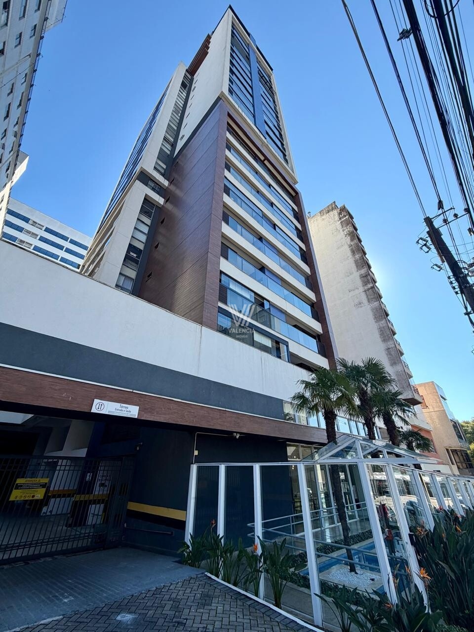 Studio | 1 dormitório | Mobiliado | Sacada | 33 m² privativos | Face Sul/Leste | Condomínio com piscina, academia e lavanderia | Pet Friendly | Campina do Siqueira – Curitiba/PR
