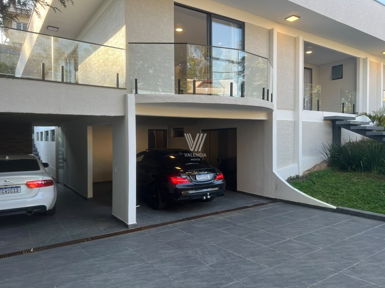 Casa Alto Padrão, Aceitando até 50% em Permutas | 4 dormitórios | 3 suítes | 5 banheiros | 6 vagas | Semi-Mobiliada | Otima localização | Pilarzinho – Curitiba/PR
