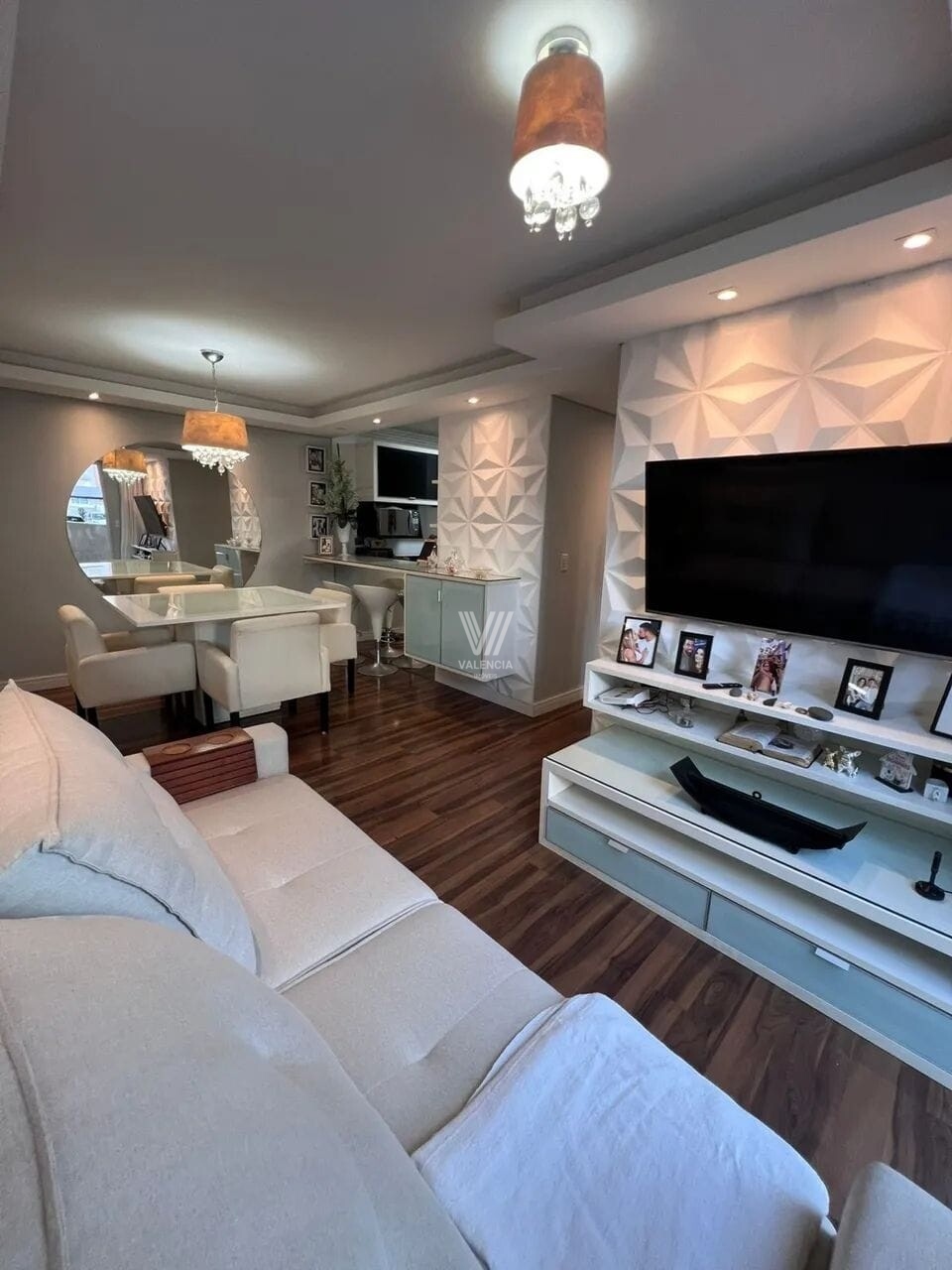 Apartamento | 3 quartos | 104 m² privativos | 1 suíte | Semimobiliado | Porcelanato e laminado | 1 vaga | Condomínio com churrasqueira e playground | Novo Mundo – Curitiba/PR

