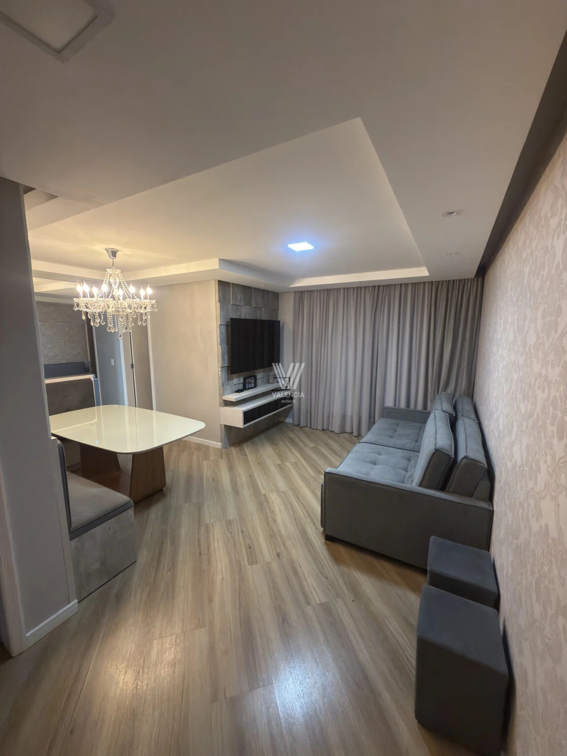 Apartamento | 3 quartos | 1 suíte | 69 m² privativos | Porcelanato e piso vinílico | 1 vaga | Condomínio com piscina, churrasqueira, playground e quadra poliesportiva | Capão Raso – Curitiba/PR
