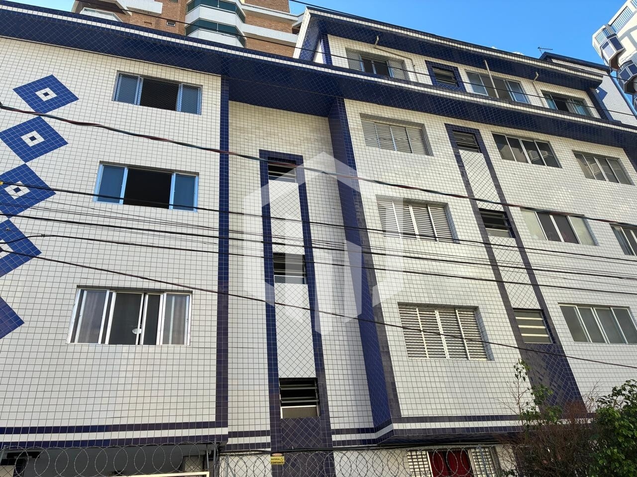 Apartamento de 1 dormitório com área de serviço e vista para o litoral na Guilhermina, Praia Grande