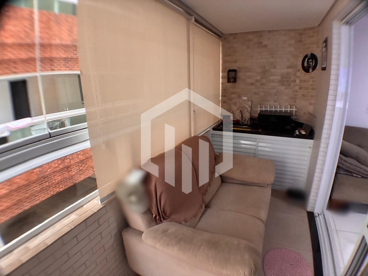 Apartamento mobiliado com varanda gourmet na Guilhermina, Praia Grande