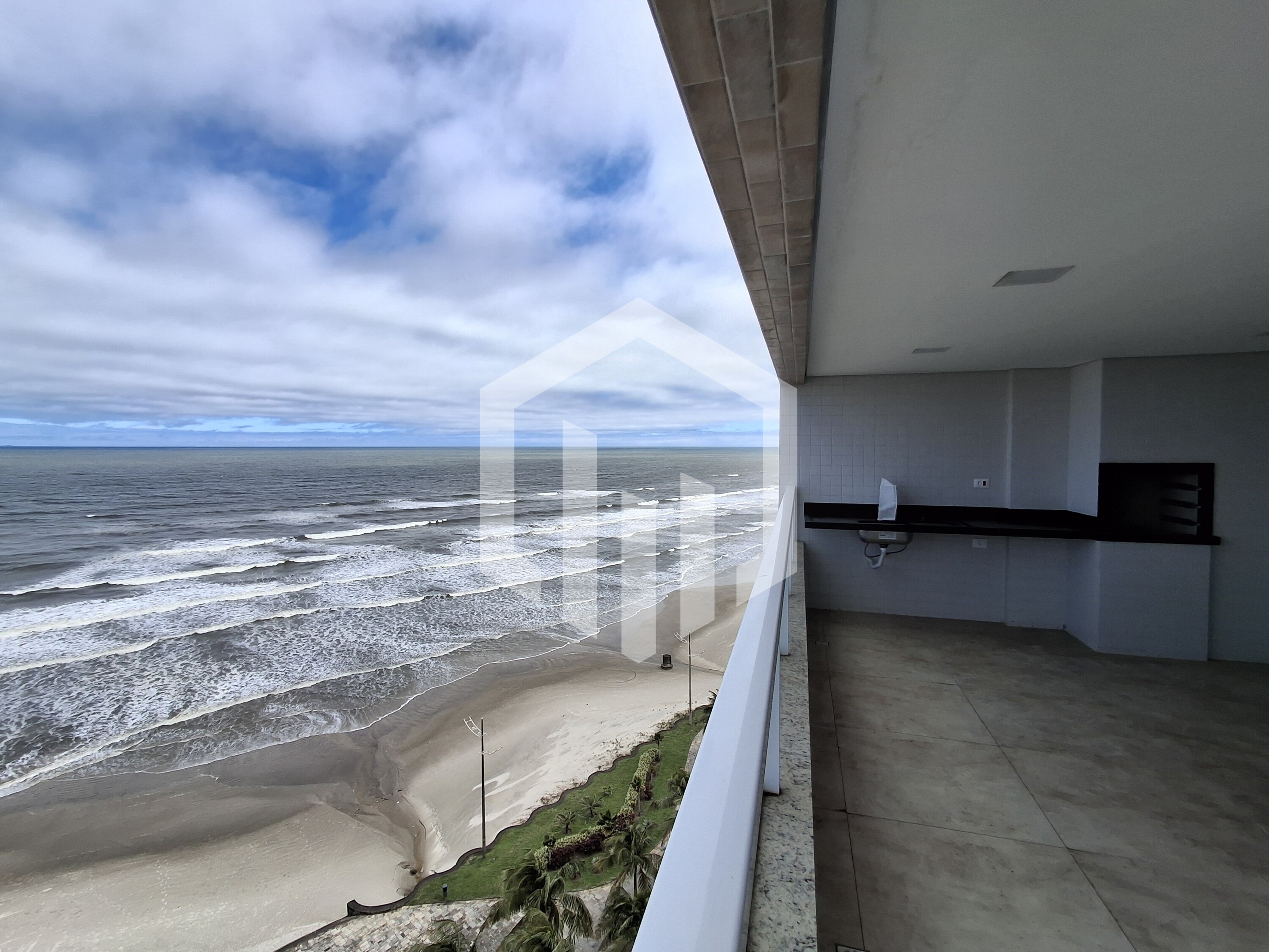 Apartamento frente mar total 3 dormitórios mobiliado com vista mar e lazer completo na Caiçara, Prai