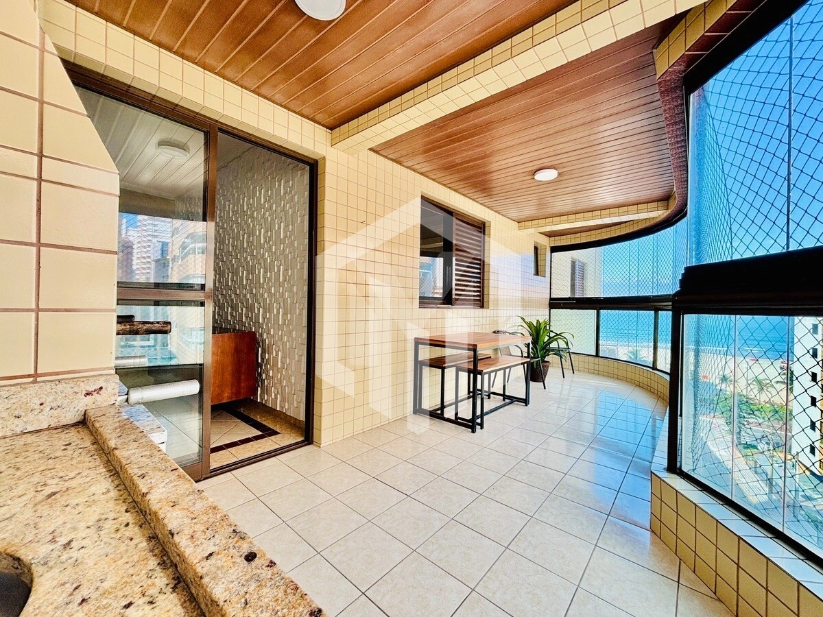 Apartamento mobiliado com vista para o mar há 50 metros da praia