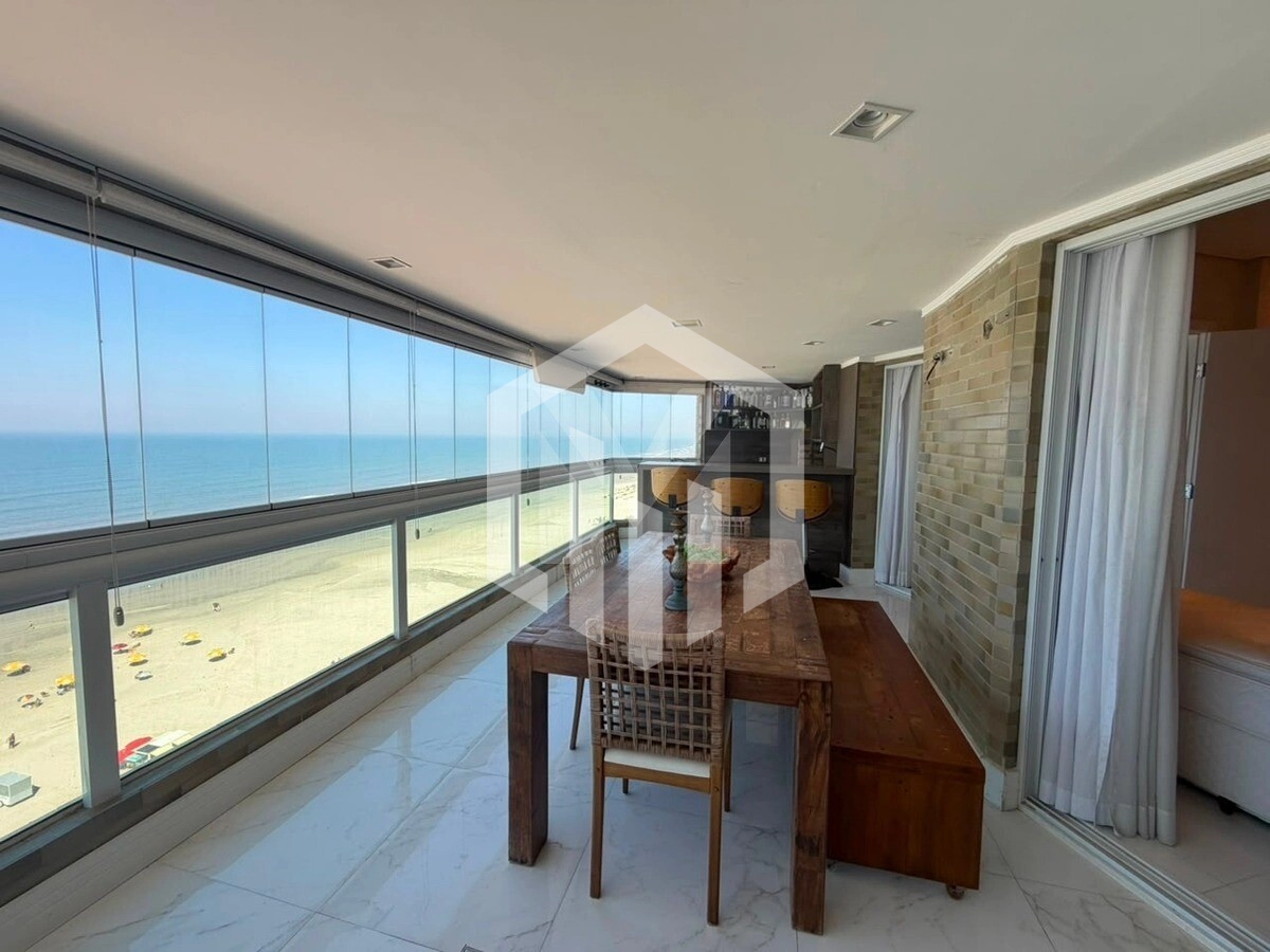Apartamento de 3 suítes com piscina e vista para o litoral em Ocian