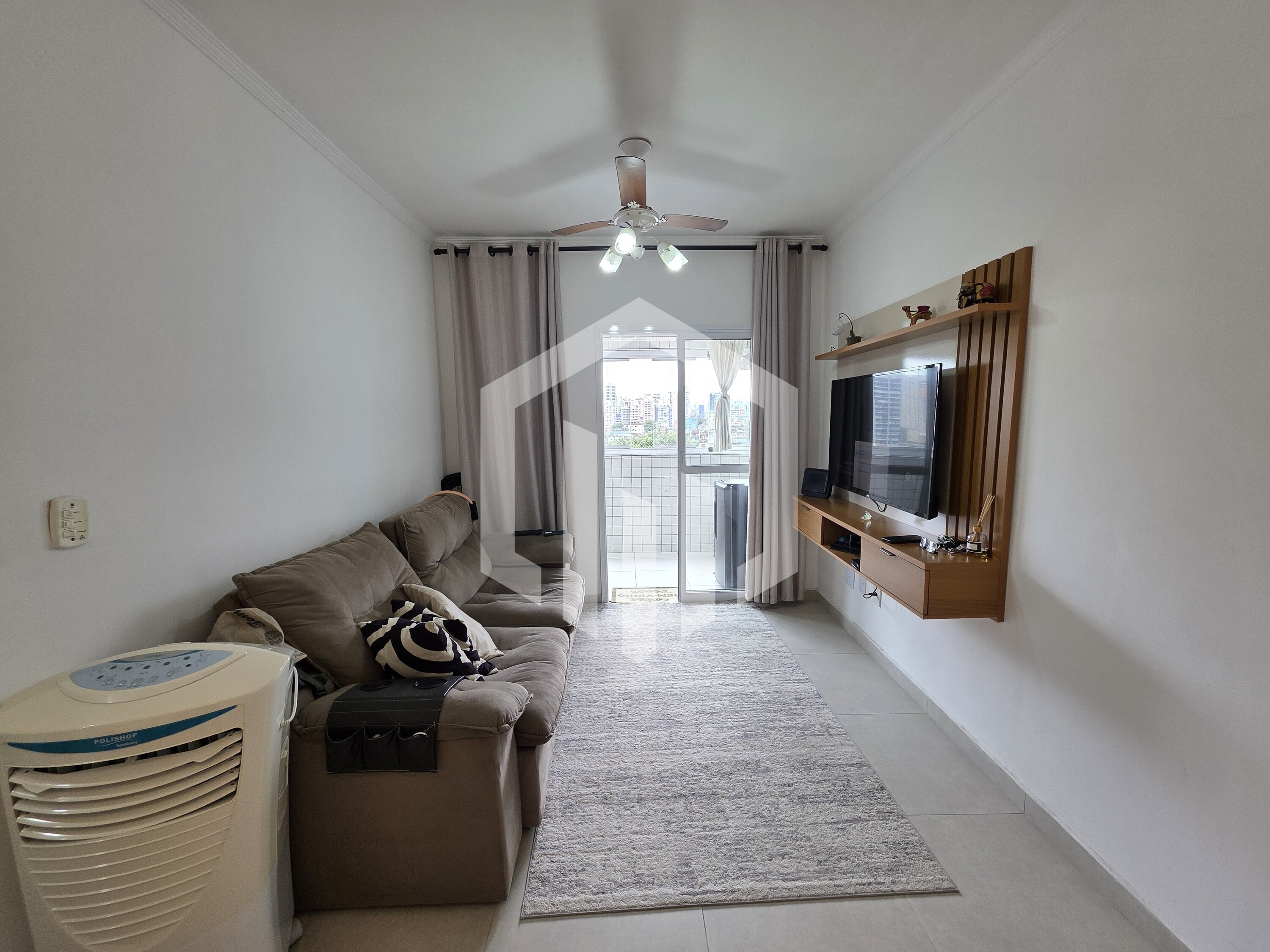 Apartamento 1 Dormitório com suíte, sacada - Guilhermina, Praia Grande - SP