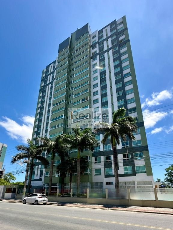 Apartamento Semi Mobiliado com 1 Suíte + 2 Demi-Suítes em Balneário Piçarras/SC | 17º Andar | Vista Mar