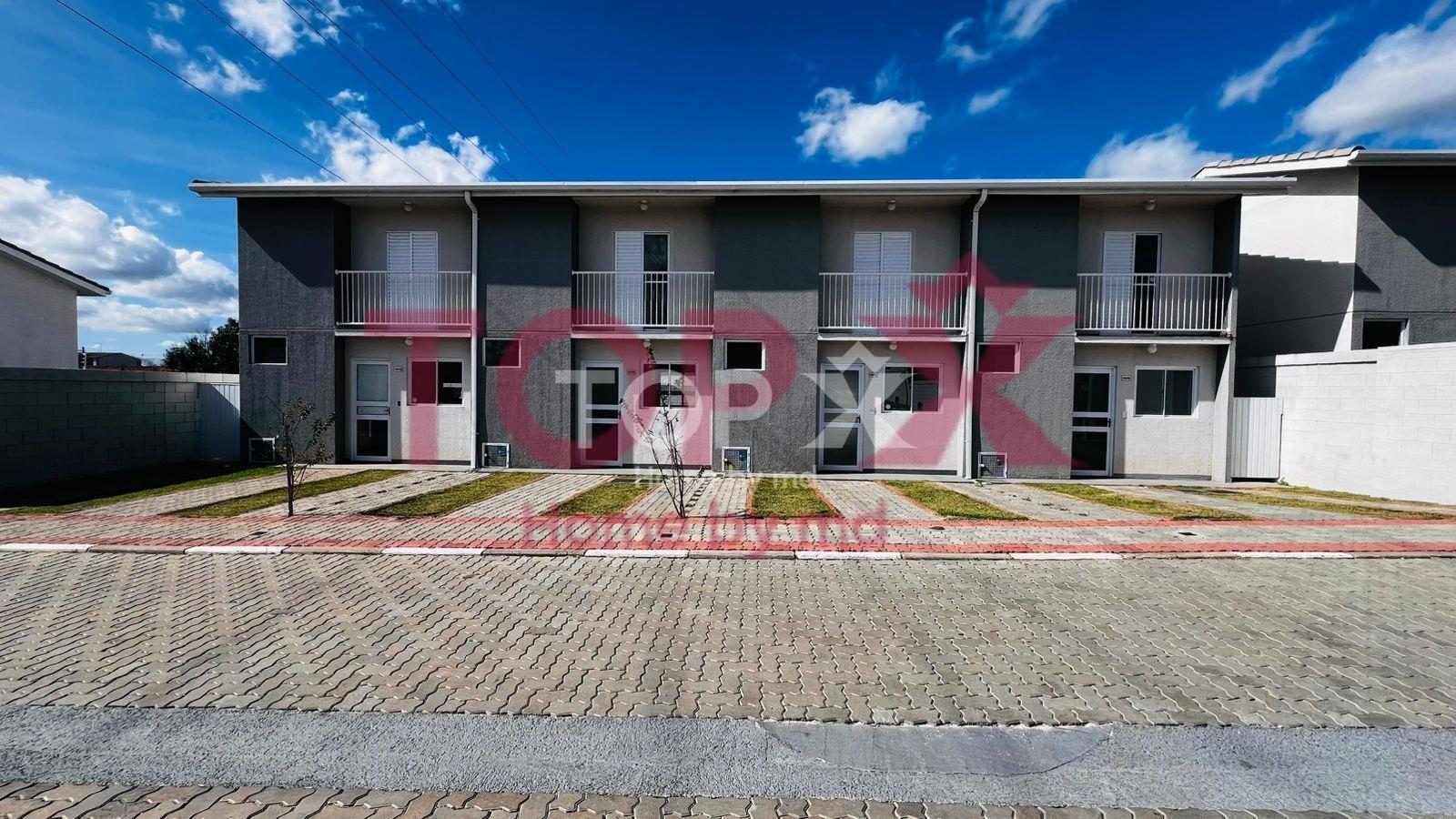 SOBRADO EM CONDOMINÍO