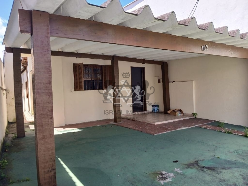 Casa a Venda no Centro a 350m da Praia.