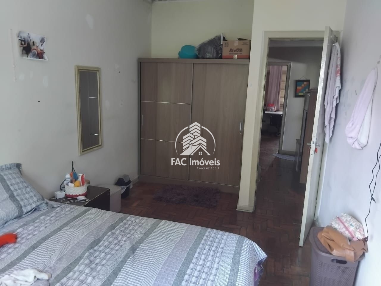 Terreno com 2 Casas