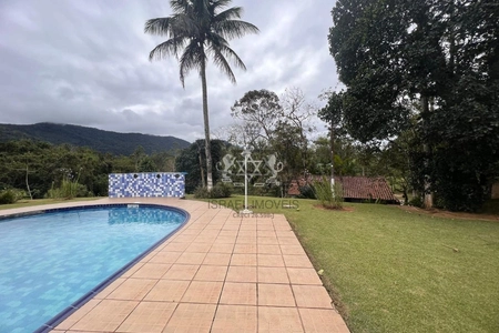 Apartamento, 1 dormitório, mobiliado , com 65 m2 a Poucos Minutos da Praia, à Venda no Tabatinga em Caraguatatuba, São Paulo.