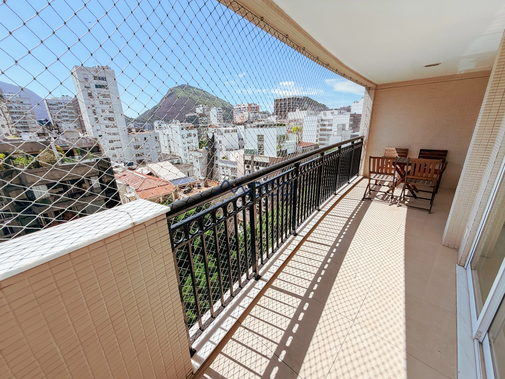 Apartamento | Venda | Ipanema 86 m2 - 2 Suites a 100m da praia com e potencial de renda 