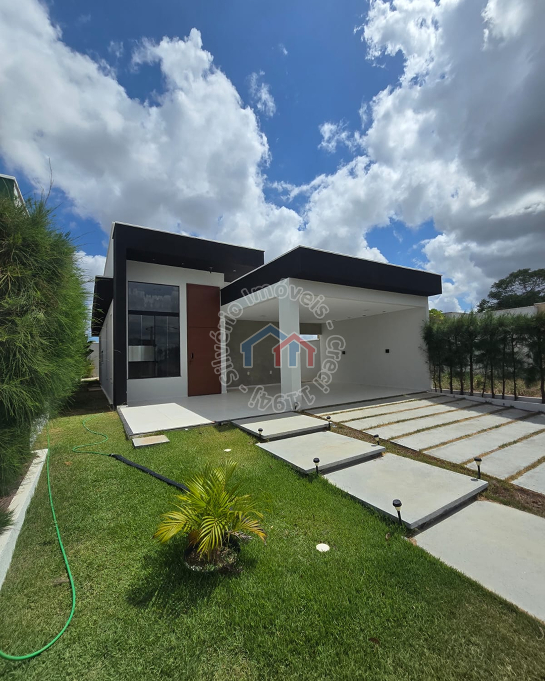 CASA EM CONDOMÍNIO FECHADO – TERRAS BELAS – 03 SUÍTES – ALTO PADRÃO