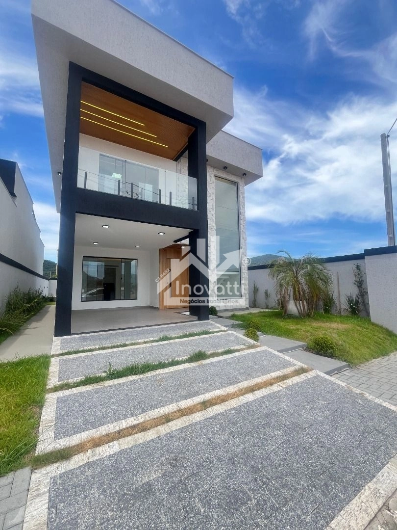 CASA ALTO PADRAO EM CONDOMINIO FECHADO